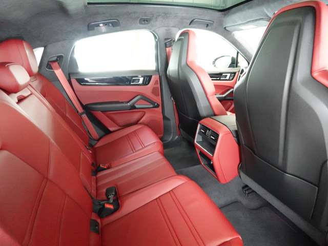 Porsche Cayenne Coupe 11