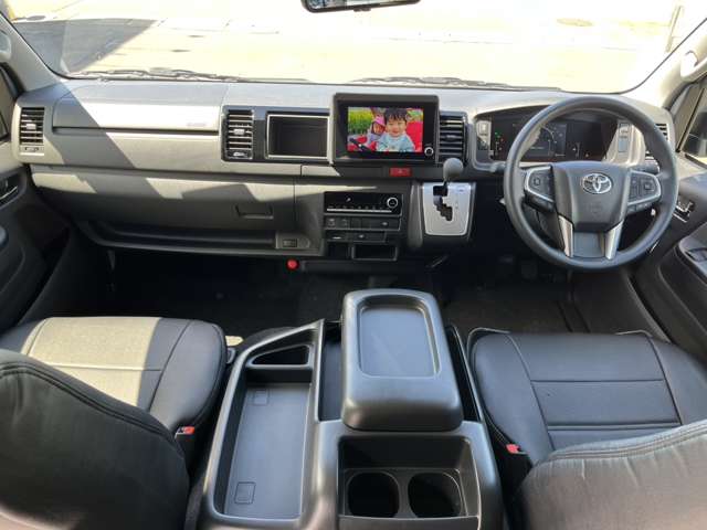 Toyota Hiace 9