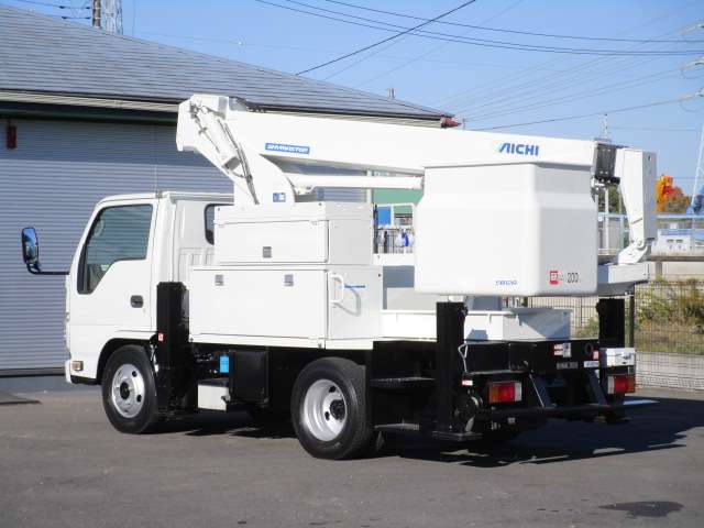 Isuzu Elf 3
