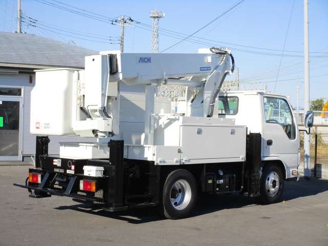 Isuzu Elf 4