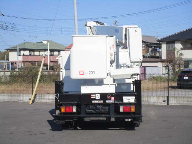 Isuzu Elf 8
