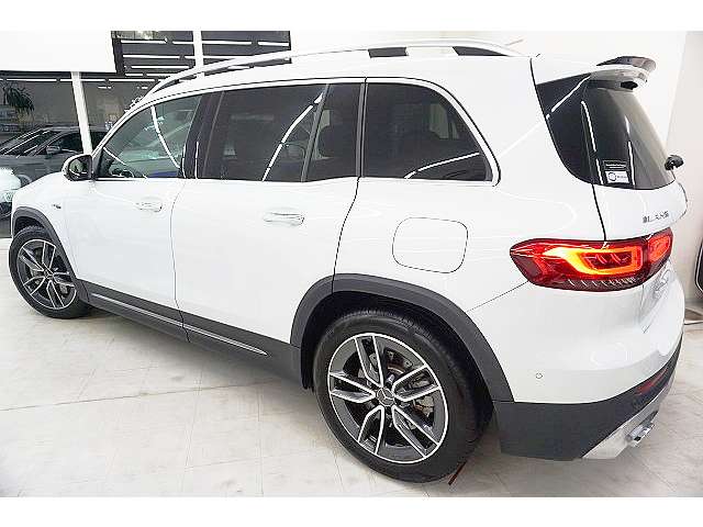 Mercedes-Benz GLB 8