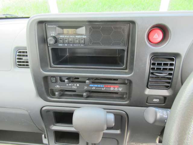 Daihatsu Hijet Cargo 12