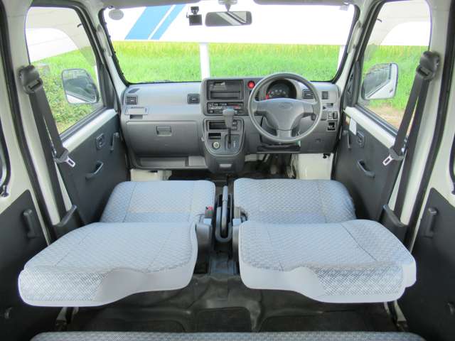 Daihatsu Hijet Cargo 9