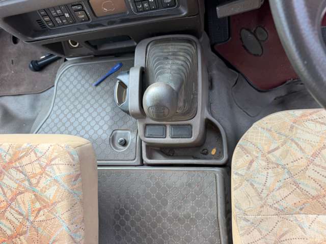 Mitsubishi Fuso Rosa 12