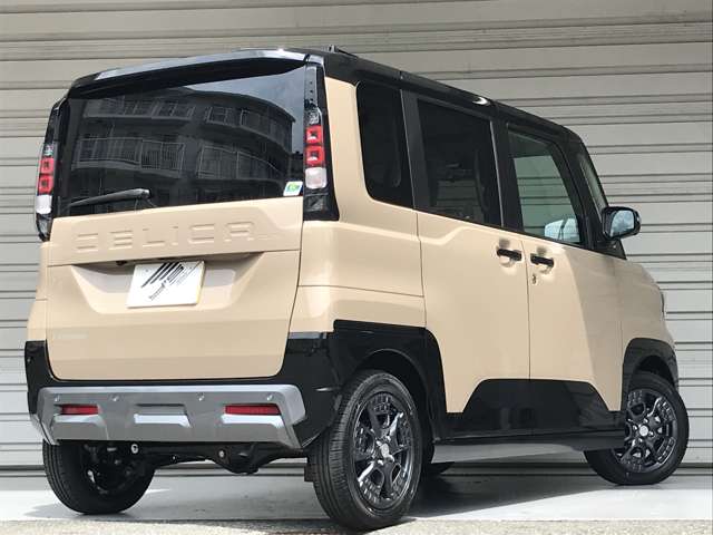 Mitsubishi Delica Mini 8