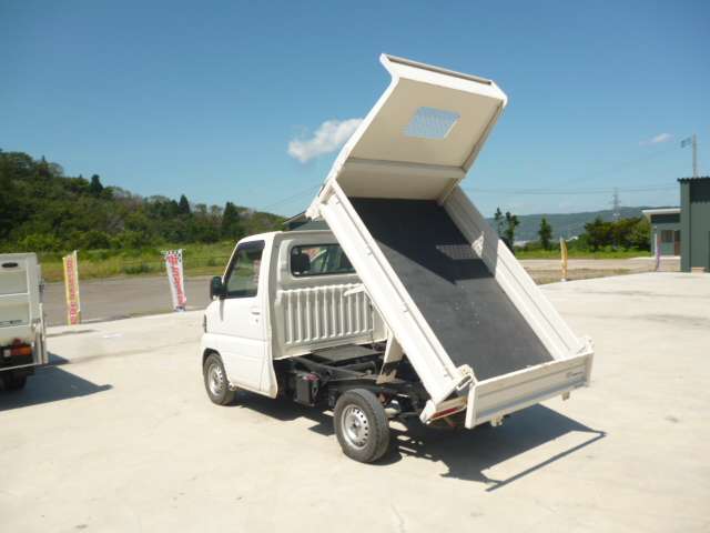 Nissan Clipper Truck 12