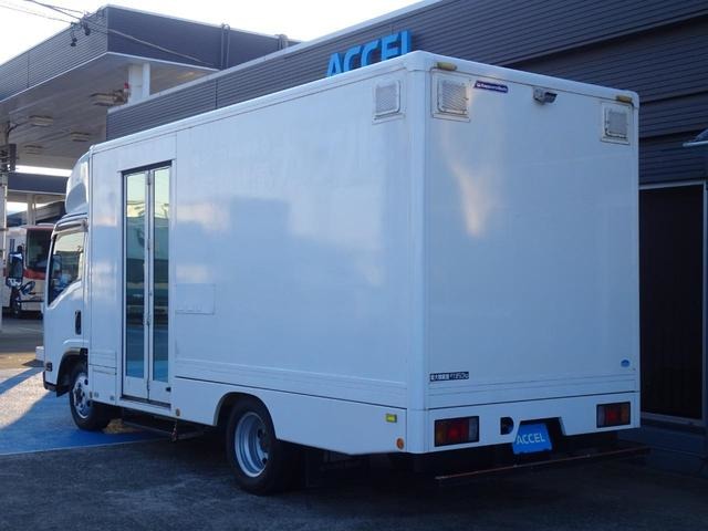 Isuzu Elf 8
