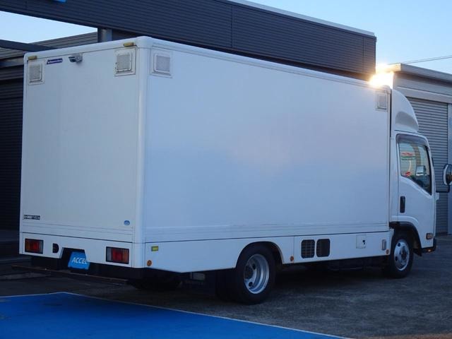 Isuzu Elf 10