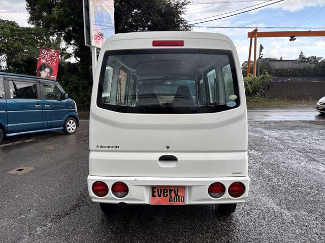 Mitsubishi Minicab Van 8