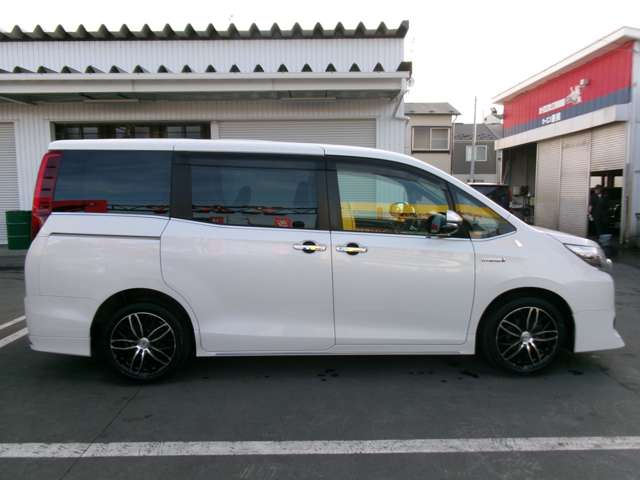 Toyota Esquire 4