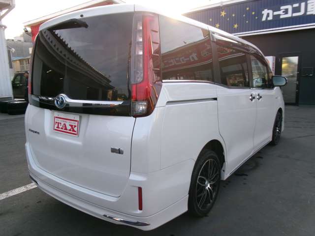 Toyota Esquire 5