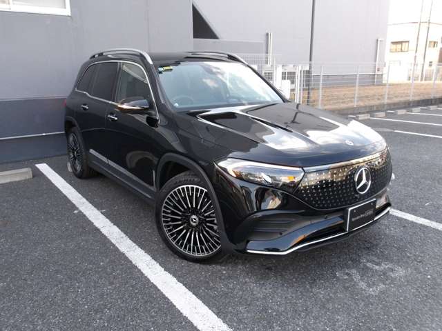 Mercedes-Benz EQB 8