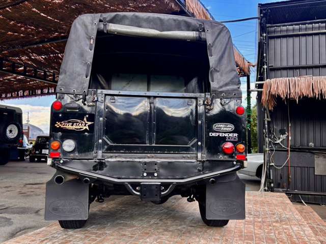 Land Rover Defender 11