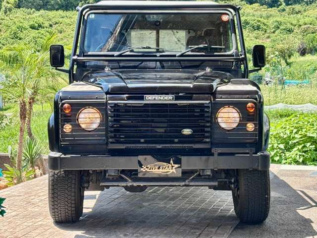 Land Rover Defender 3