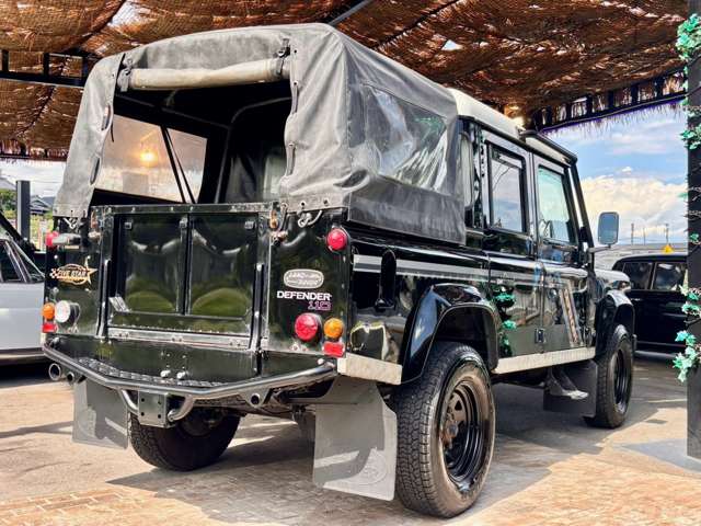 Land Rover Defender 9