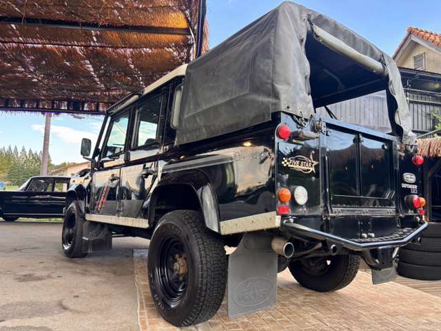 Land Rover Defender 10