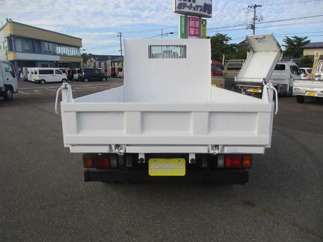 Isuzu Elf 7
