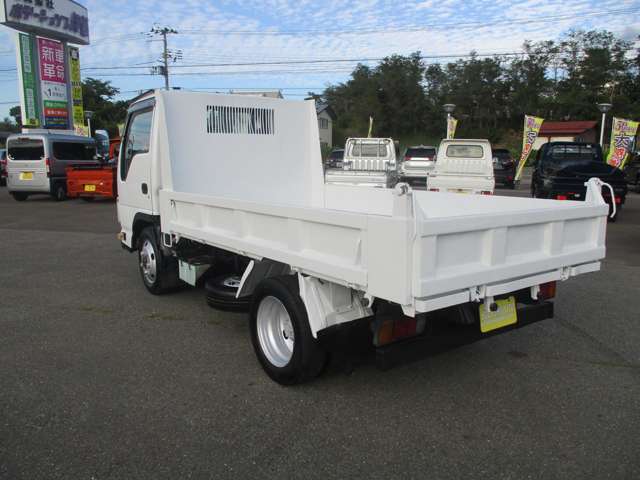 Isuzu Elf 8