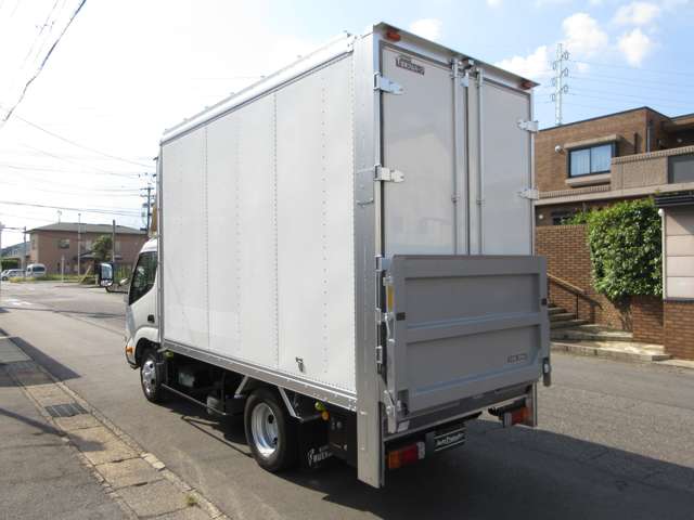 Hino Dutro 12