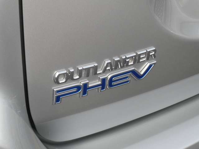 Mitsubishi Outlander PHEV 12