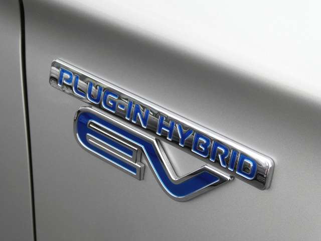 Mitsubishi Outlander PHEV 4