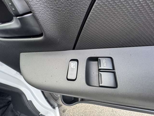 Nissan NV100 Clipper 11