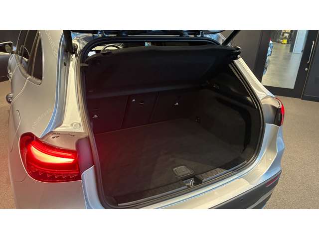 Mercedes-Benz GLA-Class 11