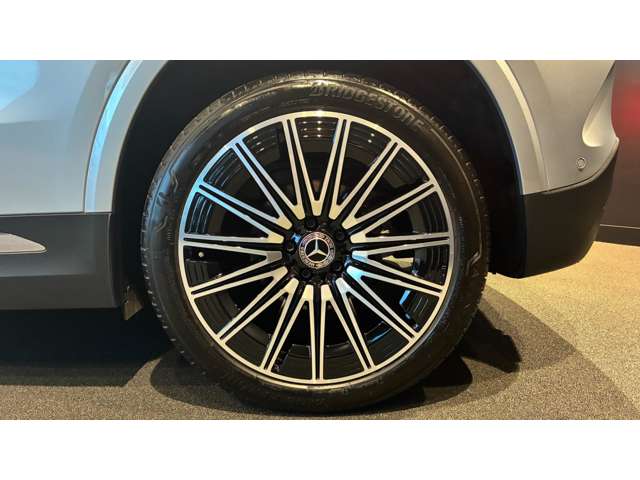 Mercedes-Benz GLA-Class 4