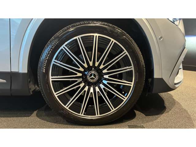 Mercedes-Benz GLA-Class 6