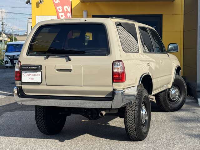 Toyota Hilux Surf 2