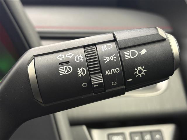 Lexus UX 12