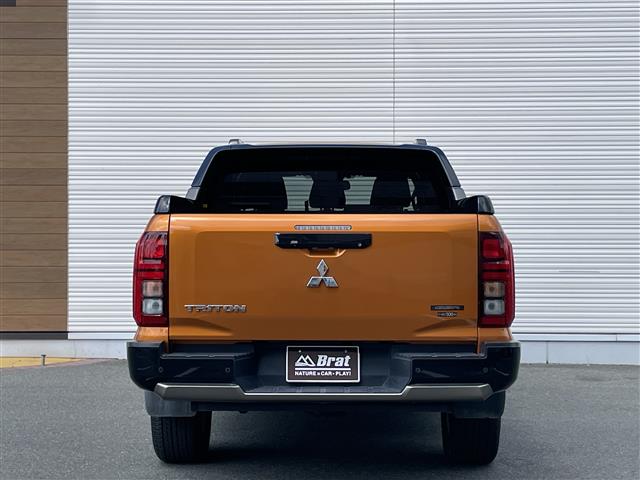 Mitsubishi Triton 8