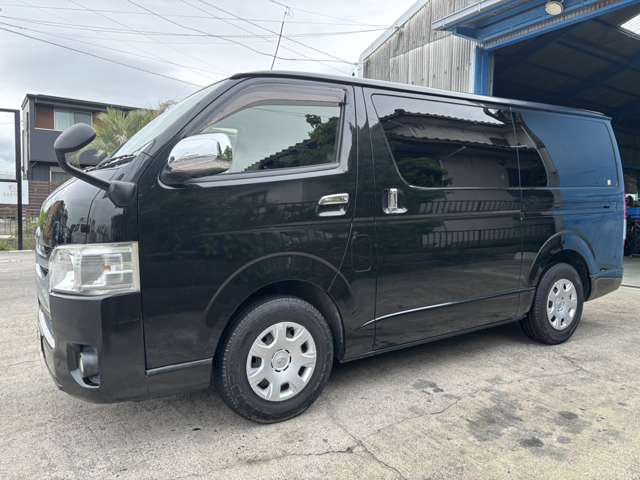 Toyota Hiace Van 4