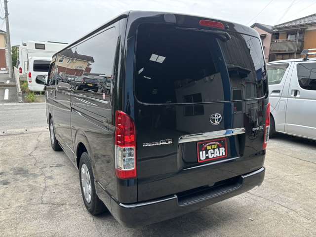 Toyota Hiace Van 7