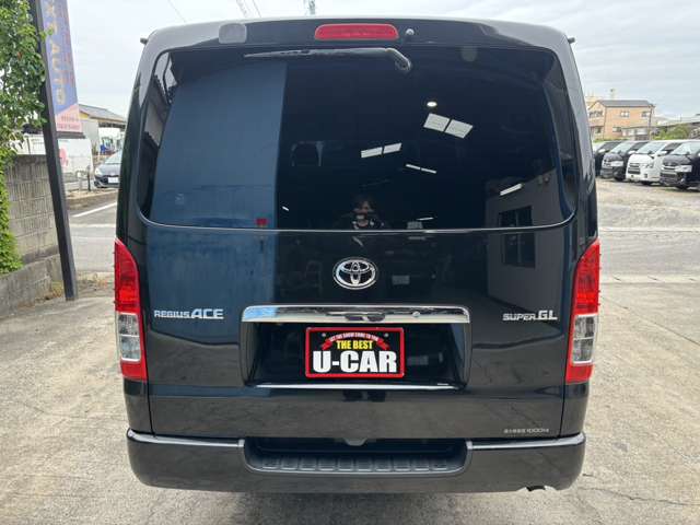 Toyota Hiace Van 8