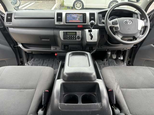 Toyota Hiace Van 10