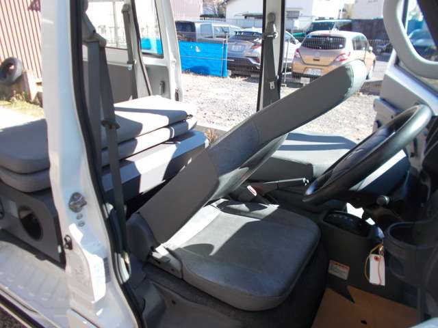 Mitsubishi Minicab Van 11