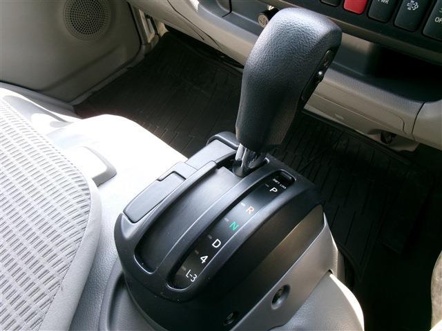 Hino Dutro 12