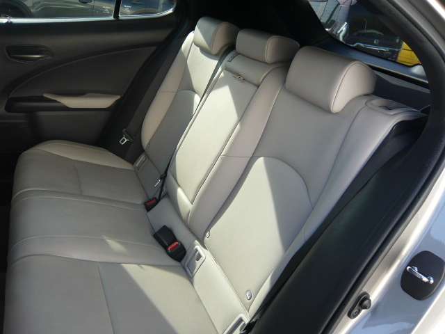 Lexus UX 7