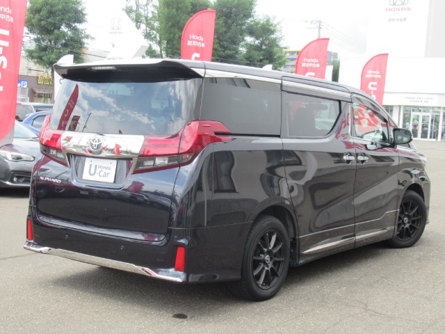 Toyota Alphard 4