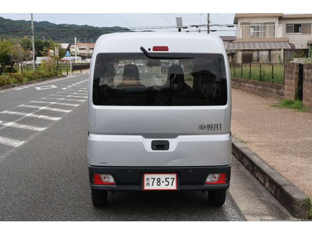 Daihatsu Hijet Cargo 12