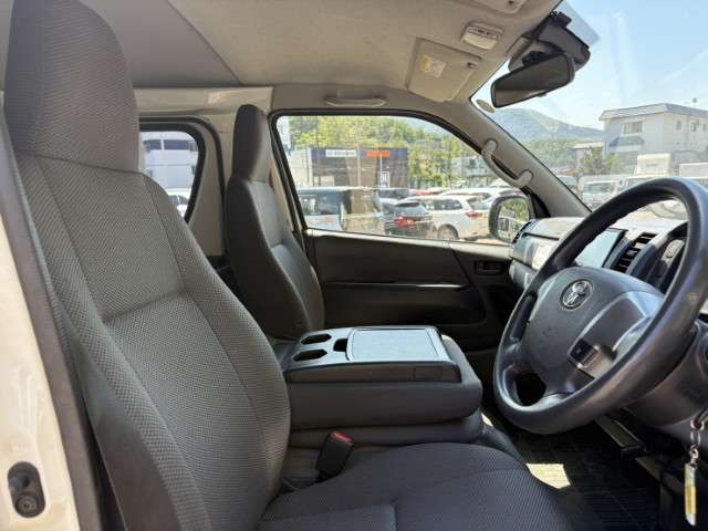 Toyota Regius Ace 9
