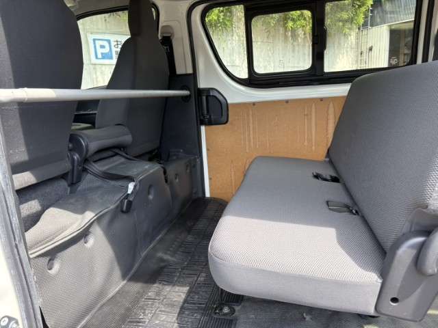 Toyota Hiace Van 11