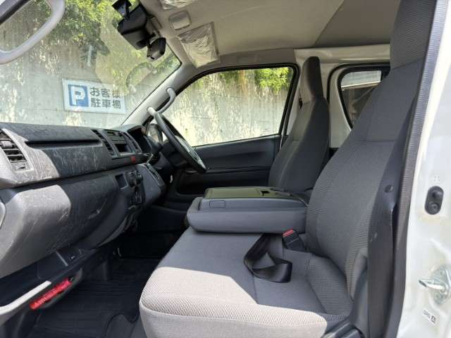 Toyota Hiace Van 3