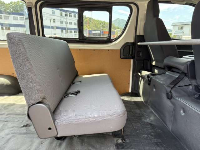 Toyota Hiace Van 4