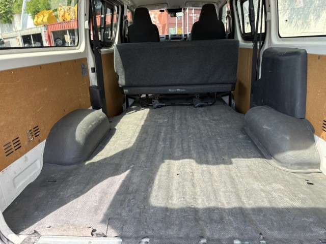 Toyota Hiace Van 5