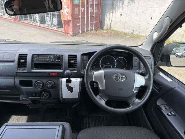 Toyota Hiace Van 6