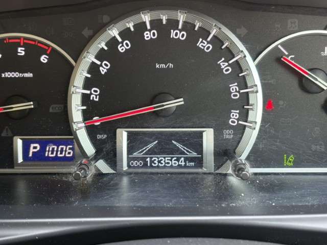 Toyota Hiace Van 7