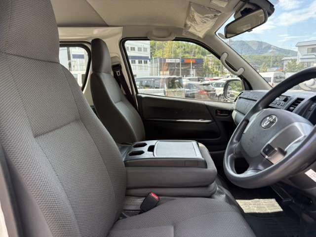 Toyota Hiace Van 8